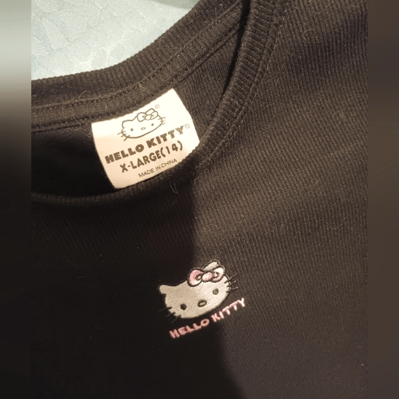 Hello Kitty cropped tshirt - Picture 2 of 2